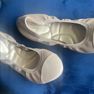 Dexflex Comfort Women's Flats in Cream